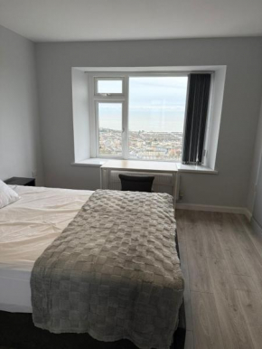 Elegant room with sea and garden view in Swansea city centre